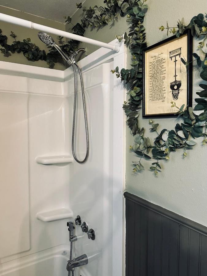 Mr. Mcgregor'S Garden Apartment Salem Bagian luar foto